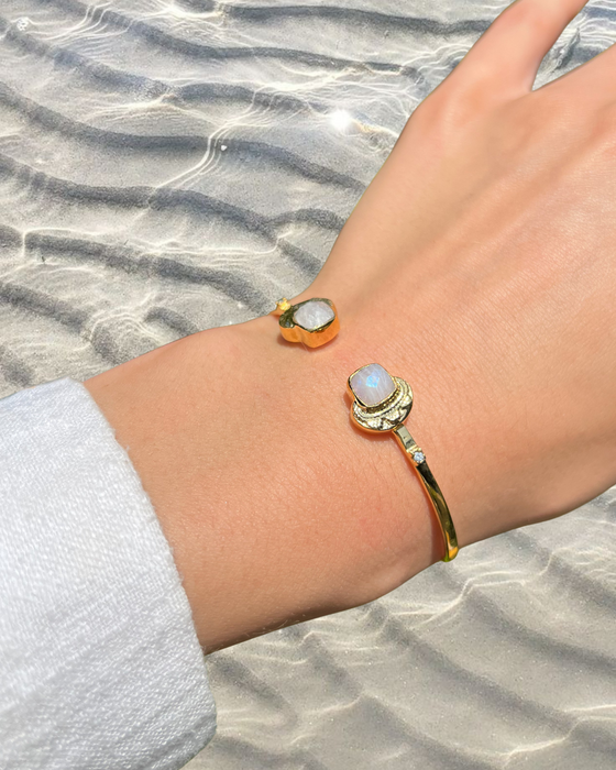 Gouden Armband met Regenboog Maansteen